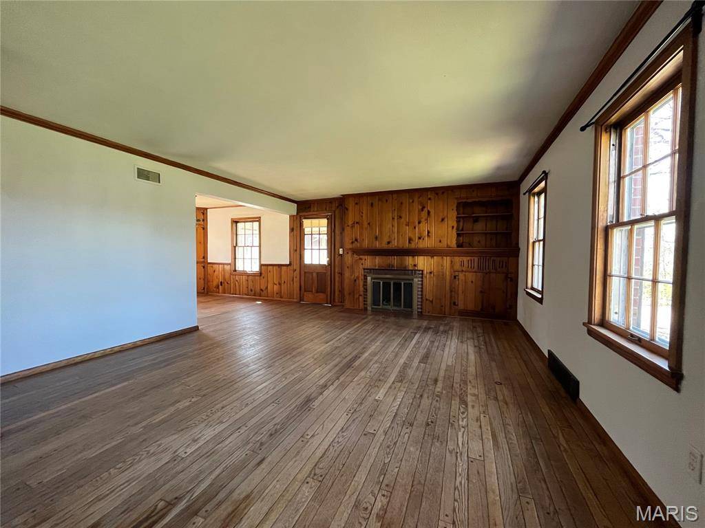 Lebanon, IL 62254,931 Belleville ST