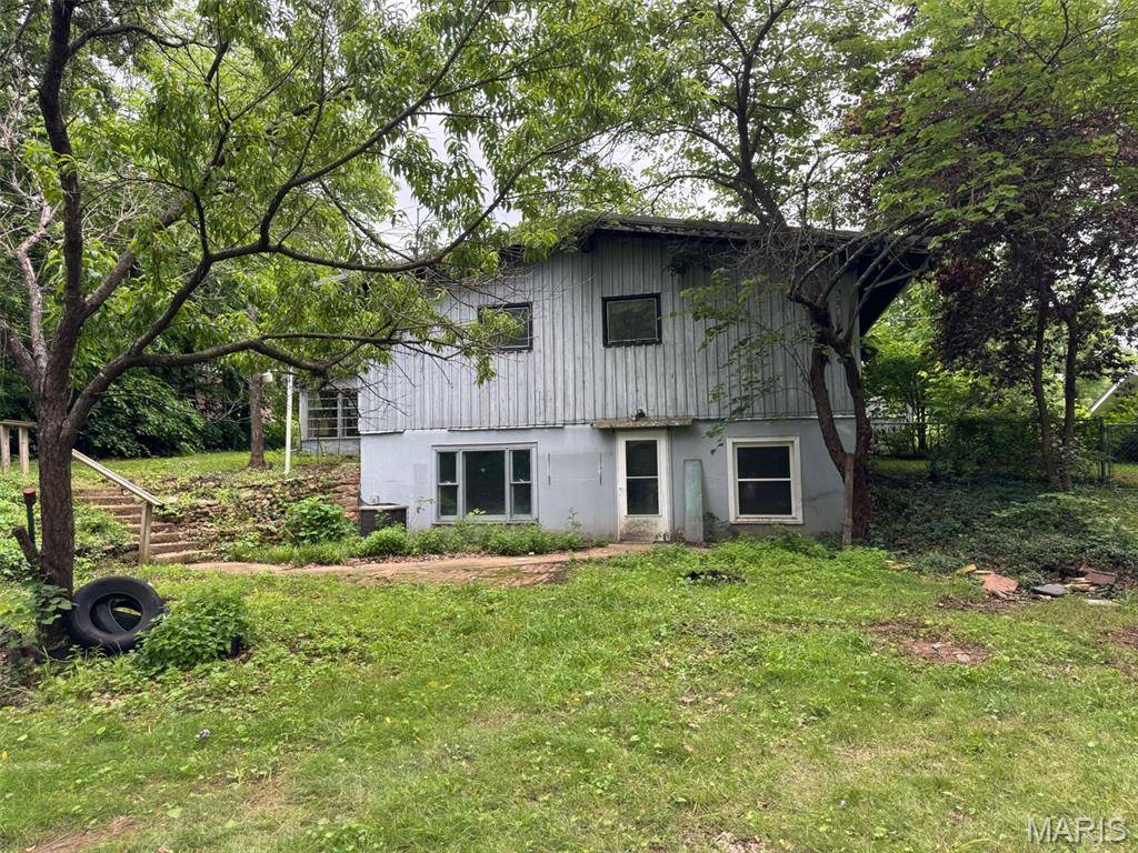 Lebanon, MO 65536,820 W Madison ST