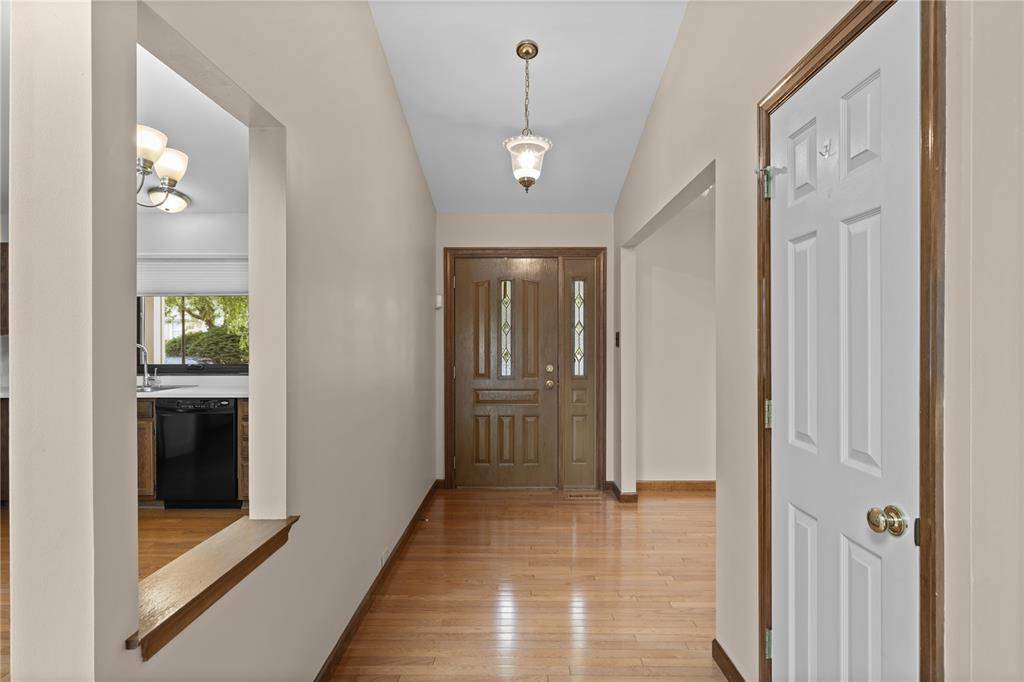 St Peters, MO 63376,102 S Willow Grove CT