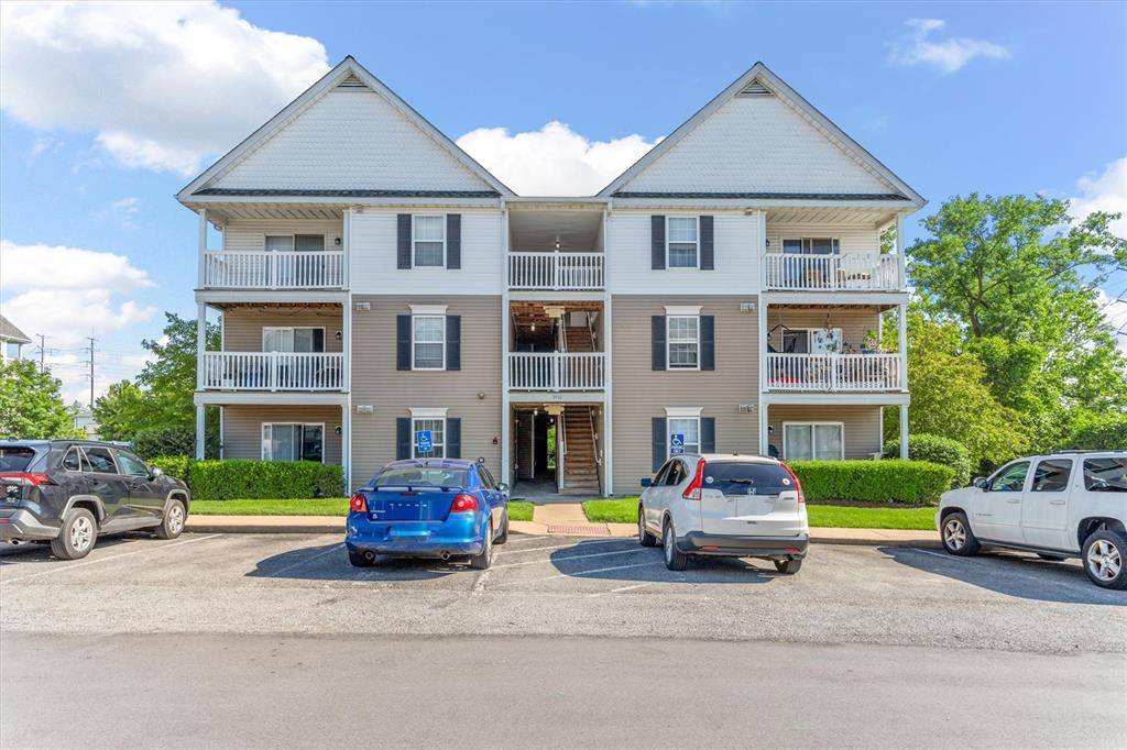 Affton, MO 63123,9733 Crayford DR #9I