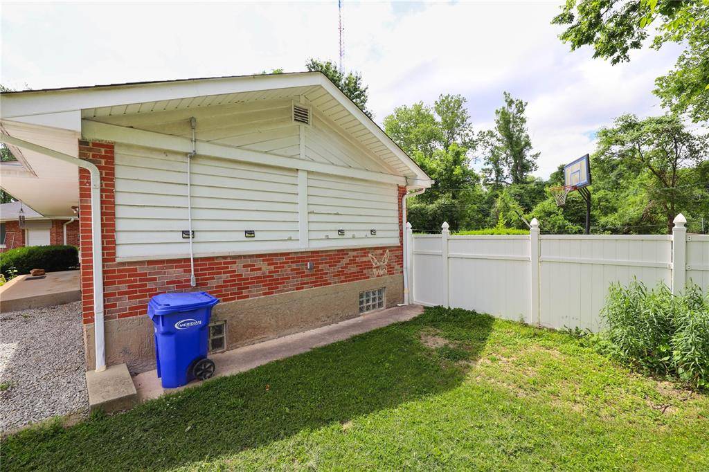 St Louis, MO 63125,3755 Park Crest DR