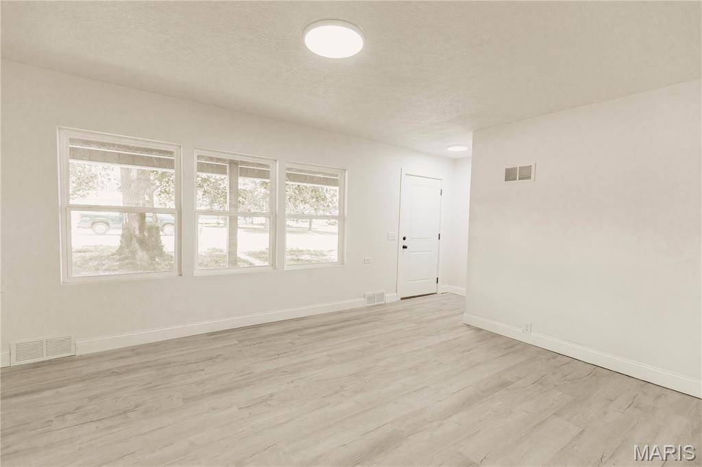 Dixon, MO 65459,506 W 4th ST