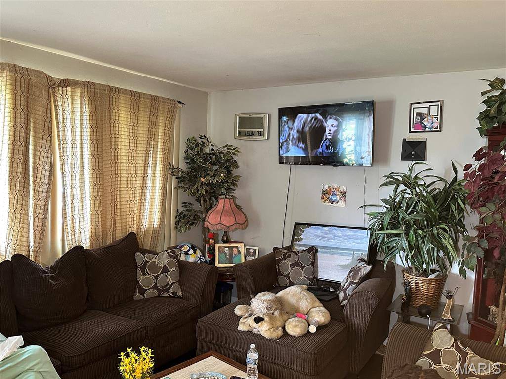 Florissant, MO 63031,1285 Pamela DR