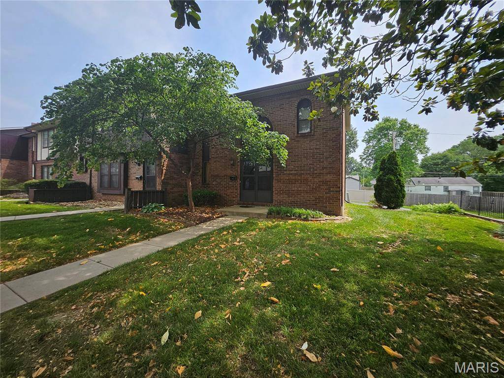 Belleville, IL 62226,1229 N 17th ST #8