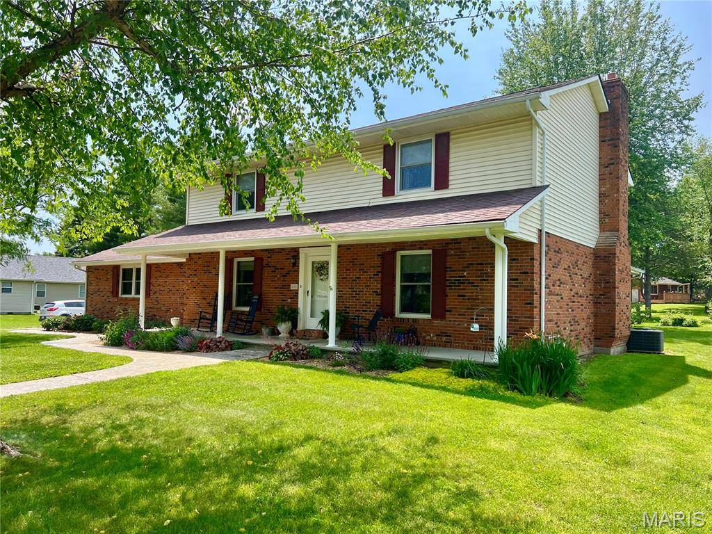 Montgomery City, MO 63361,102 Meadow LN
