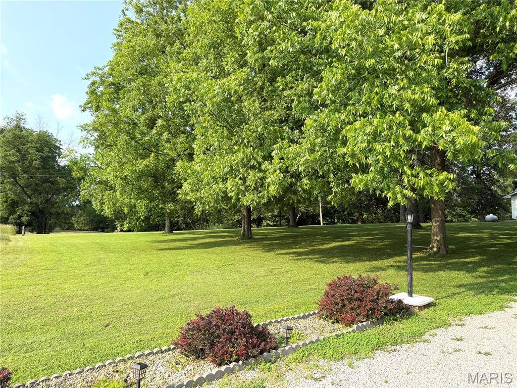 Boulder, IL 62231,17 Wood DR