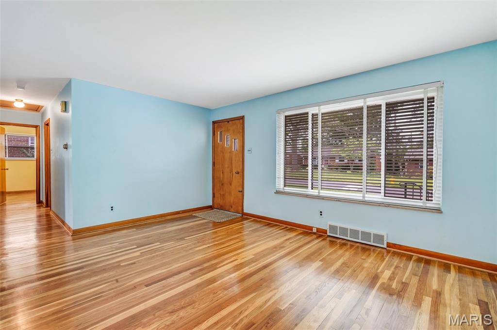 St Louis, MO 63123,9834 Glenmont DR