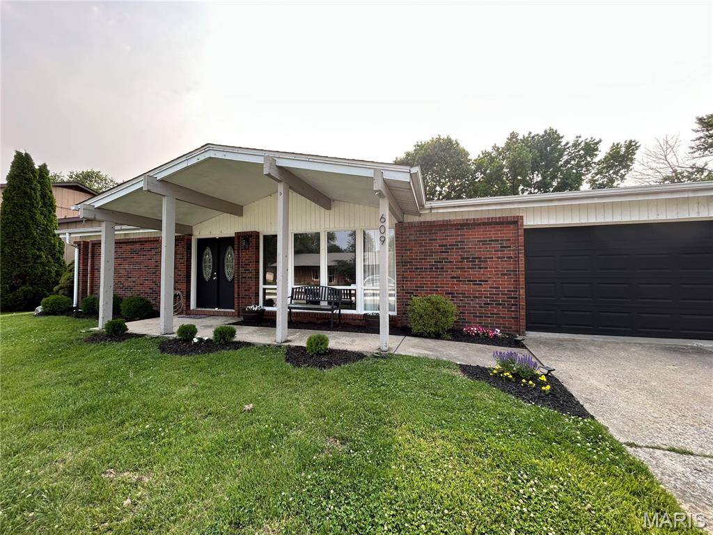 Fairview Heights, IL 62208,609 Lenora DR