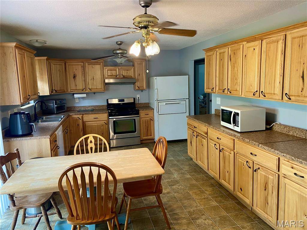 Naylor, MO 63953,702 E Silver