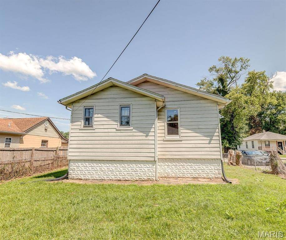 East St Louis, IL 62203,563 N 86th ST