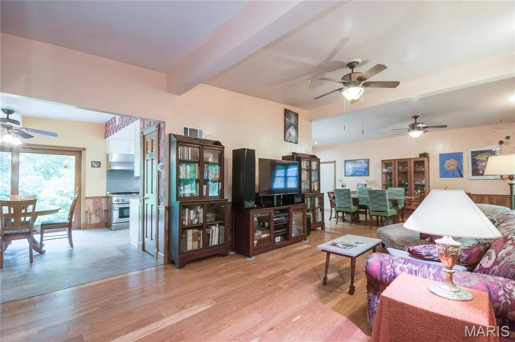 Ladue, MO 63124,834 Louwen DR