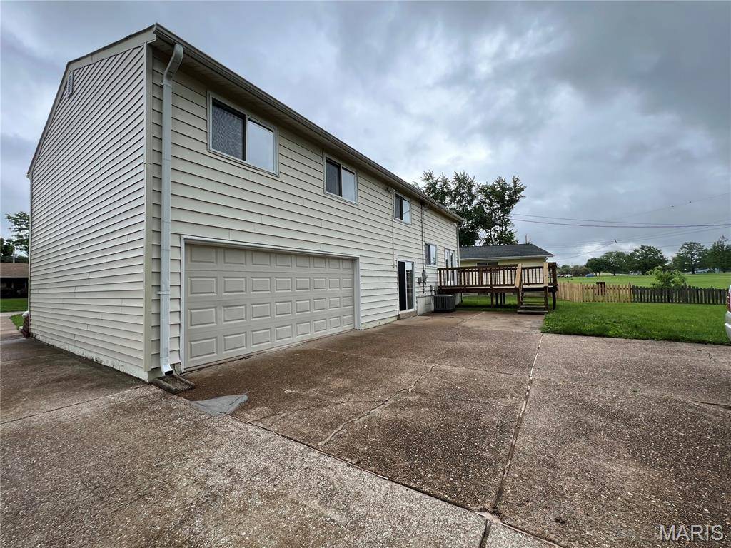 Florissant, MO 63033,2510 Woodsage DR