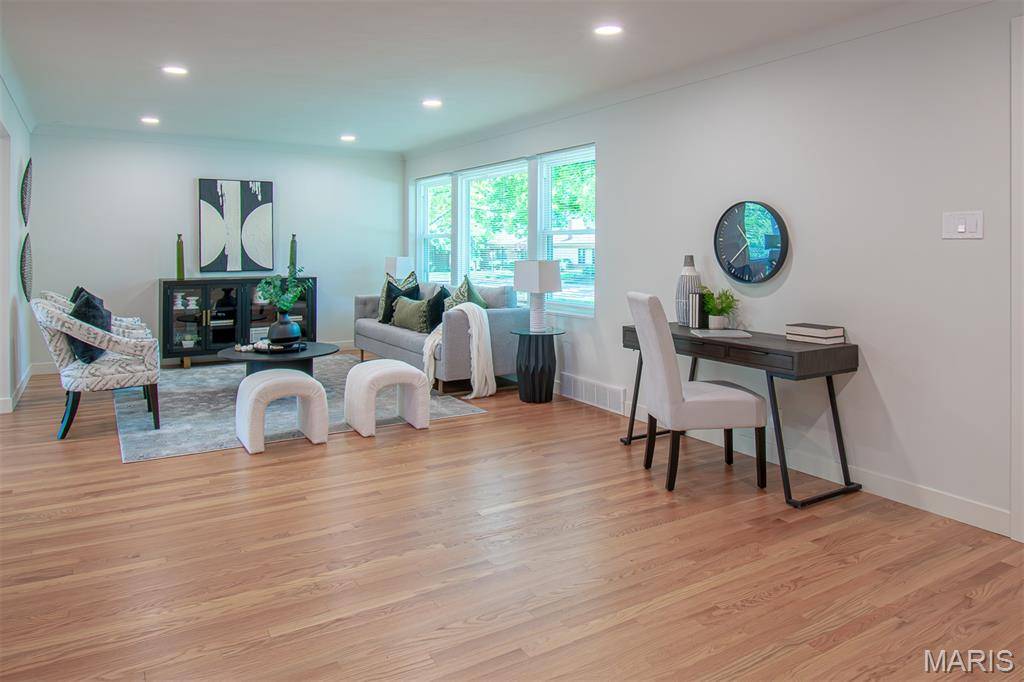 University City, MO 63130,13 NOB HILL LN