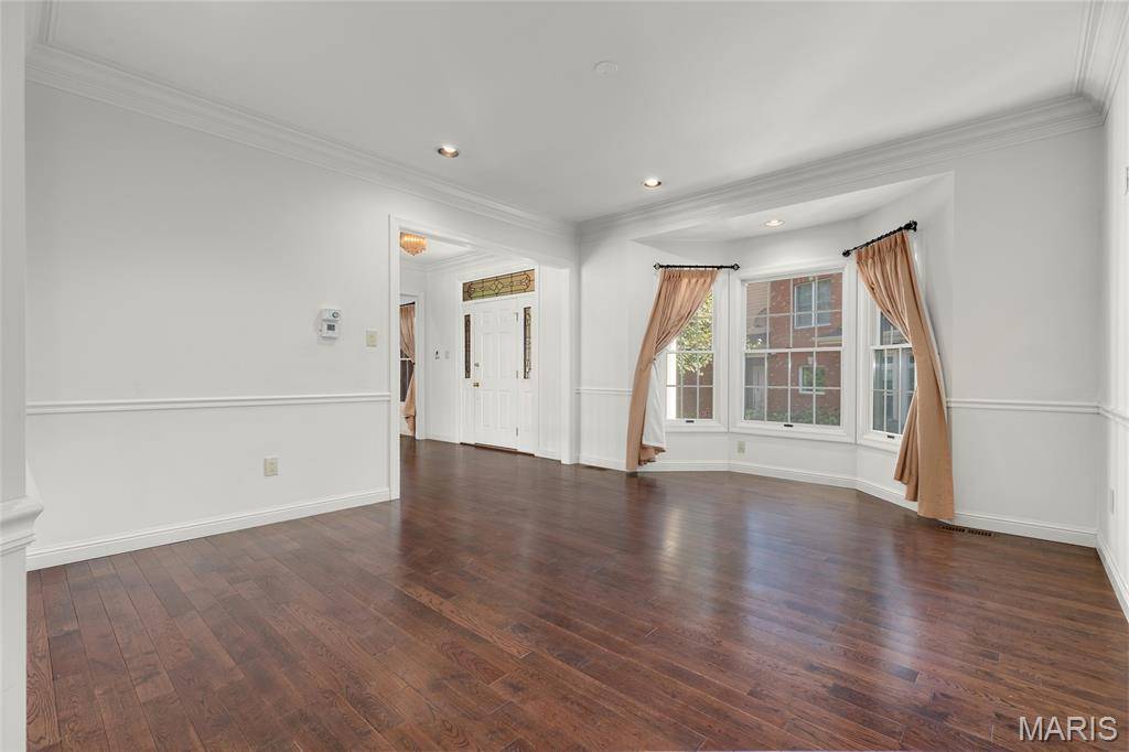 Creve Coeur, MO 63141,319 Carlyle Lake DR