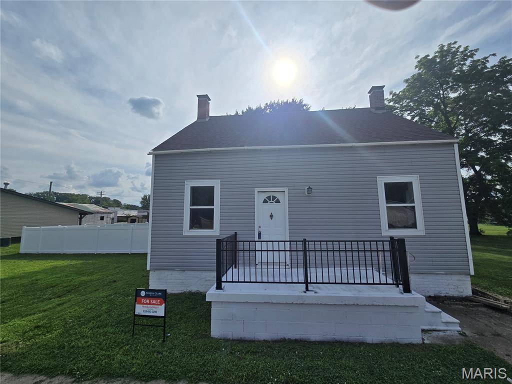 Belleville, IL 62220,923 S High ST