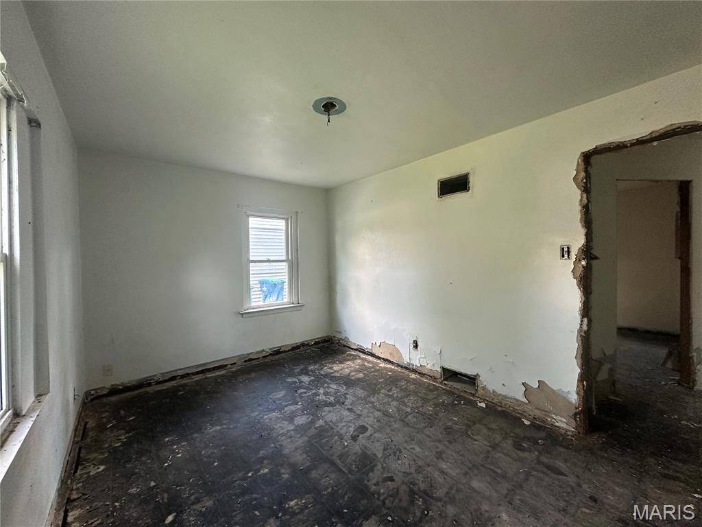 Riverview, MO 63136,9833 Dennis DR