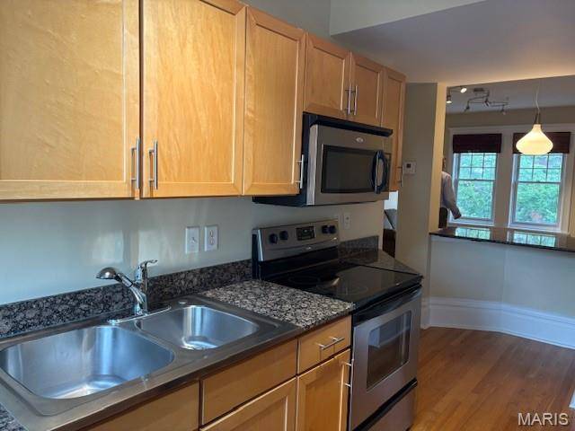 St Louis, MO 63112,6114 Washington BLVD #302