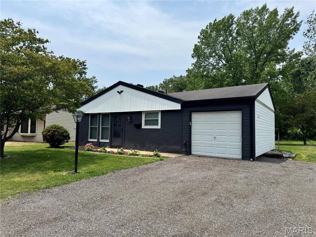 Belleville, IL 62220,18 Scarlet DR
