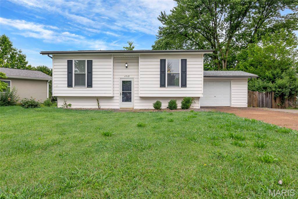 St Charles, MO 63303,1713 Barbara DR