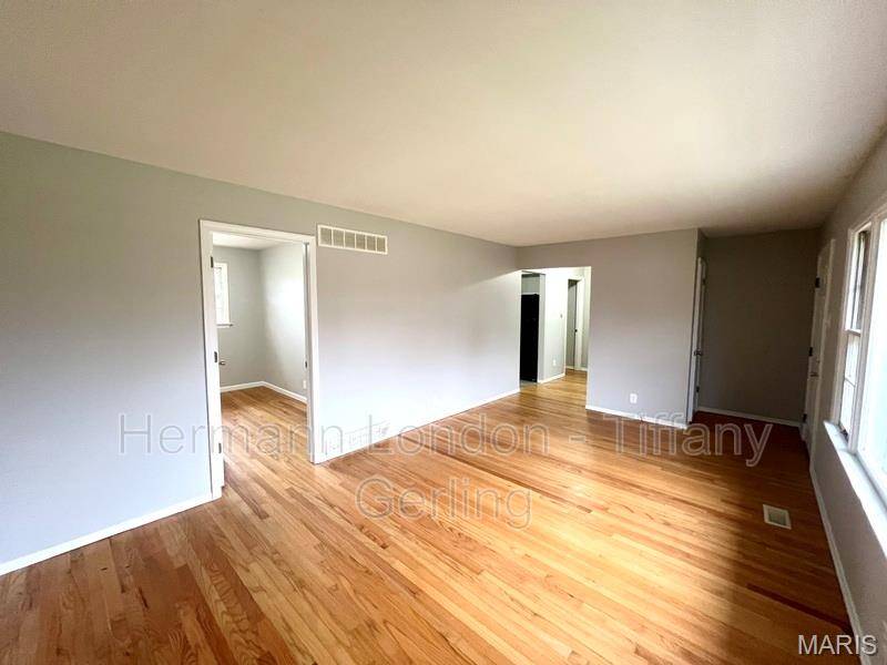 Florissant, MO 63031,170 Ruth DR