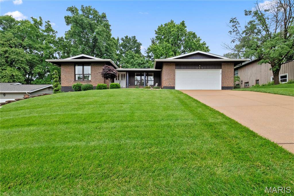 Manchester, MO 63011,305 Morewood DR