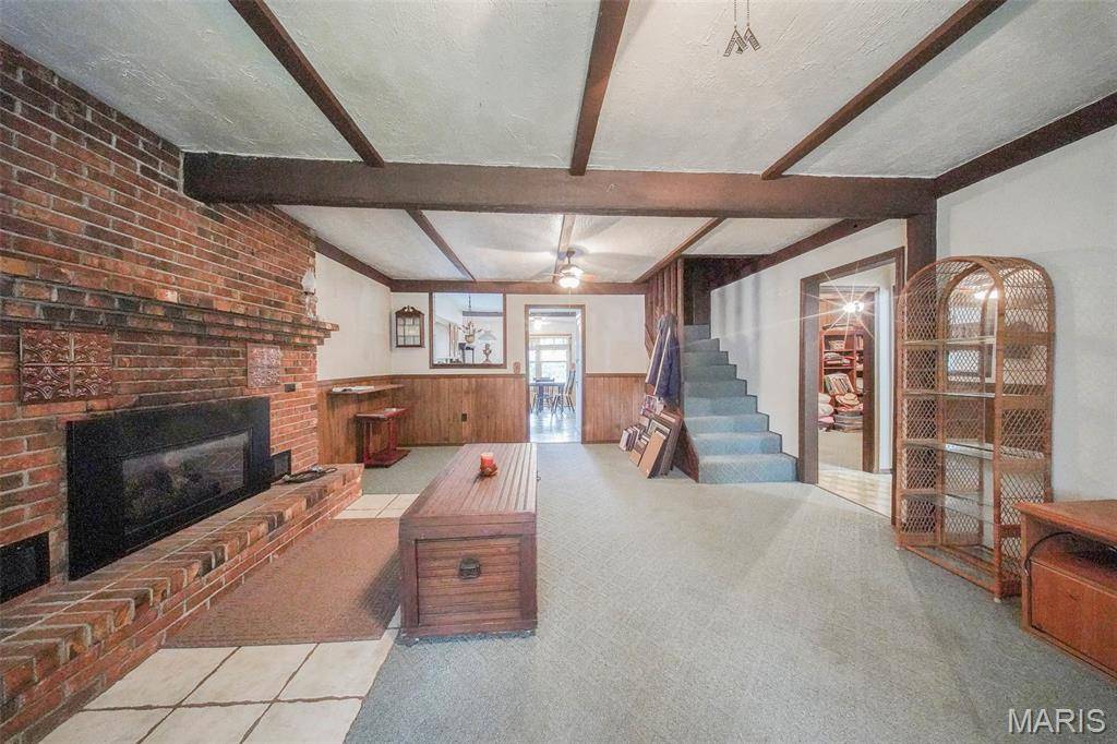 Dixon, MO 65459,103 S Ellen ST