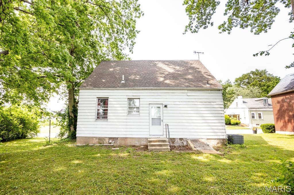 Belleville, IL 62220,412 E McKinley ST