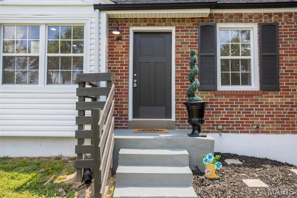 St Louis, MO 63126,702 Crompton CT