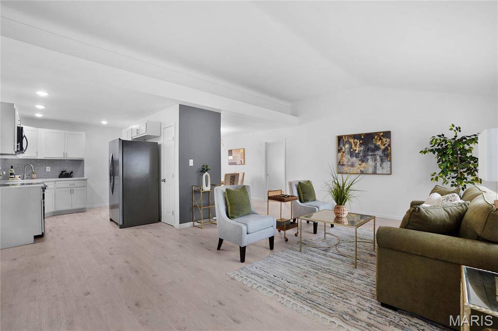 MO 63121,7827 Skyview dr DR