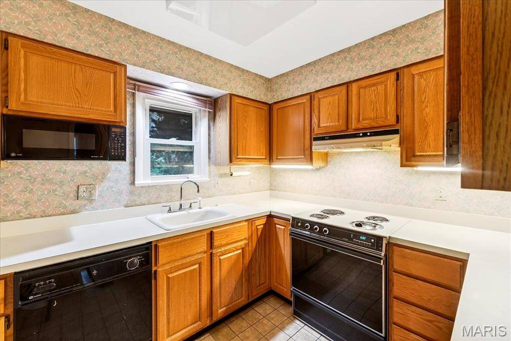 St Louis, MO 63131,2138 Oak DR