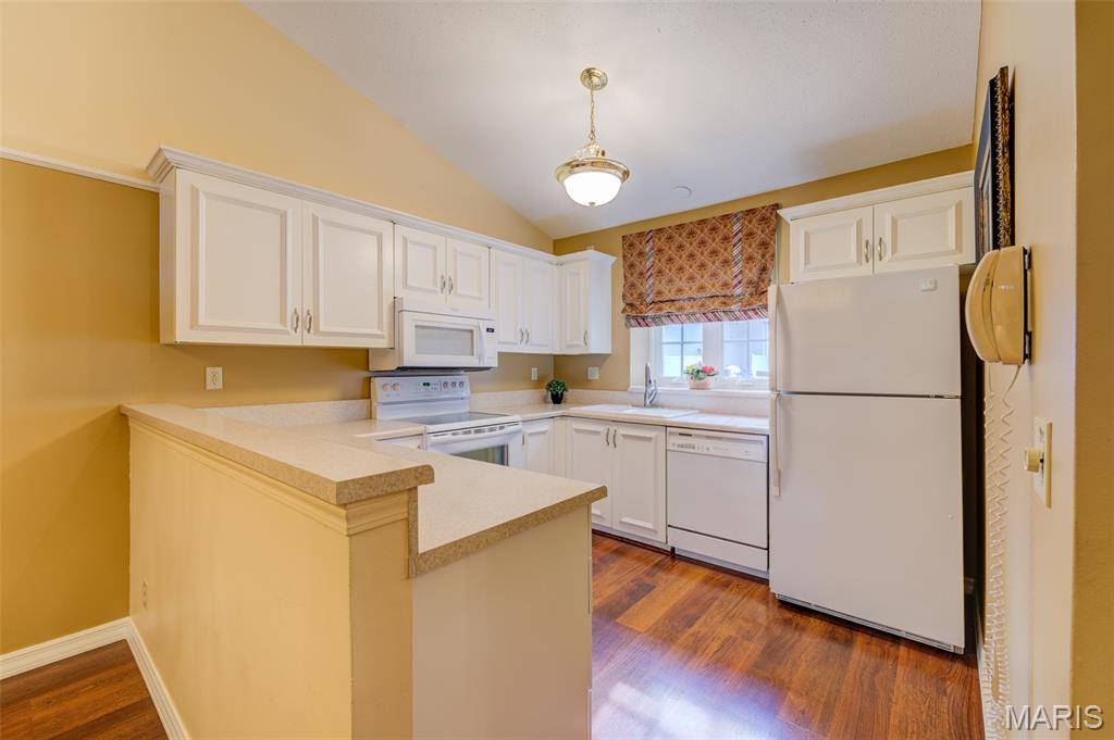 St Louis, MO 63146,12938 Autumn View DR