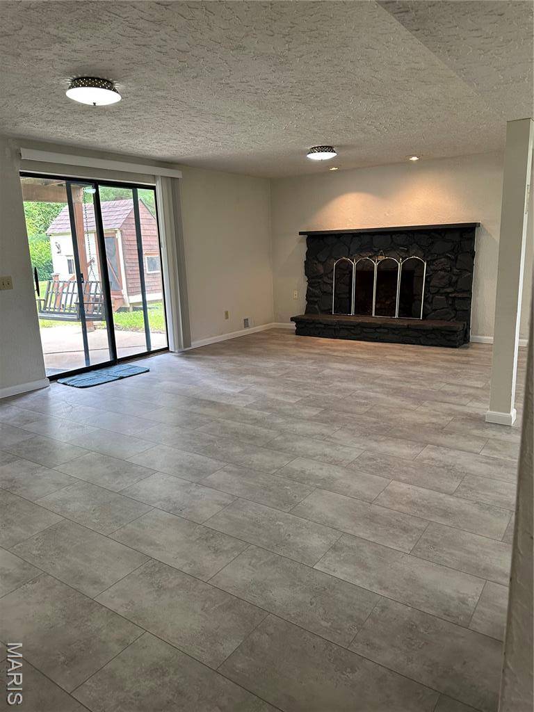 Belleville, IL 62223,305 Berkshire Dr DR