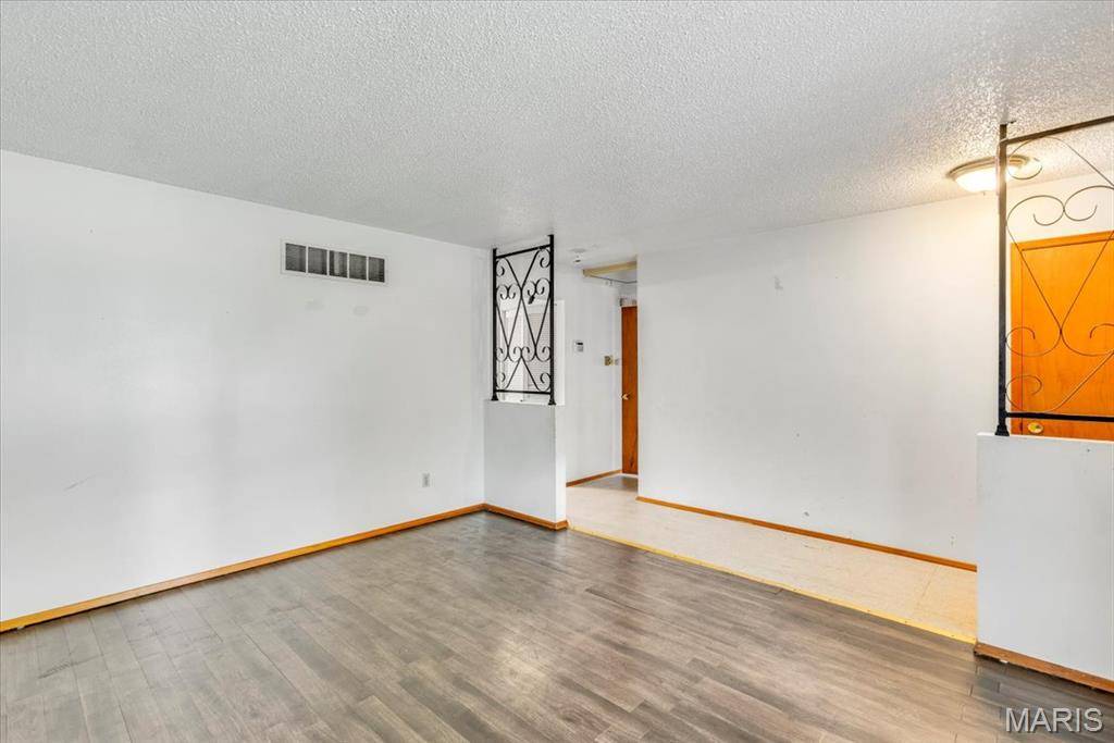 St Louis, MO 63136,9818 Ventura DR