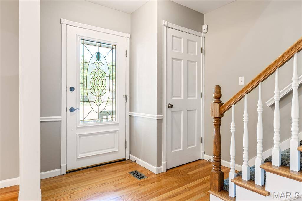 Ballwin, MO 63021,204 Oakwood Farms CT