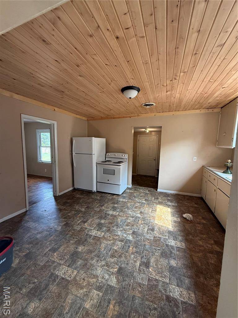 Sikeston, MO 63801,709 E Gladys ST