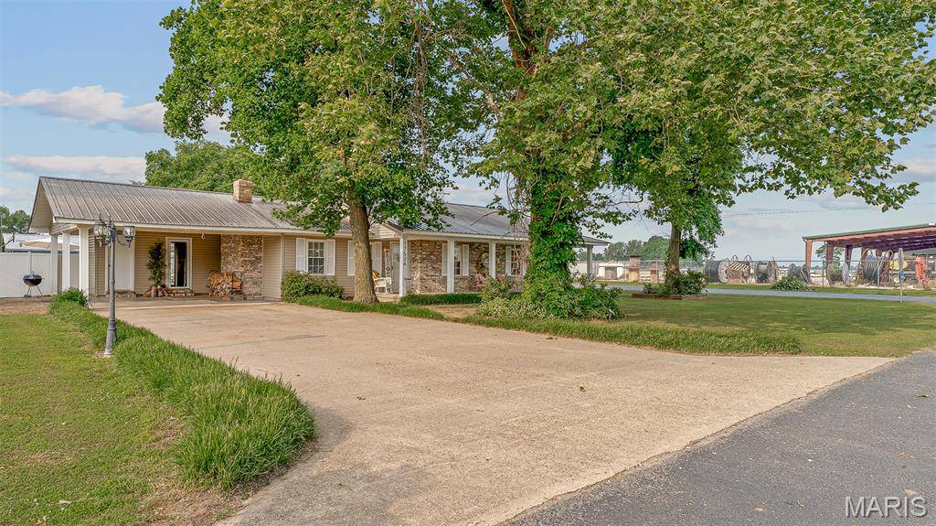 Kennett, MO 63857,17504 Division ST