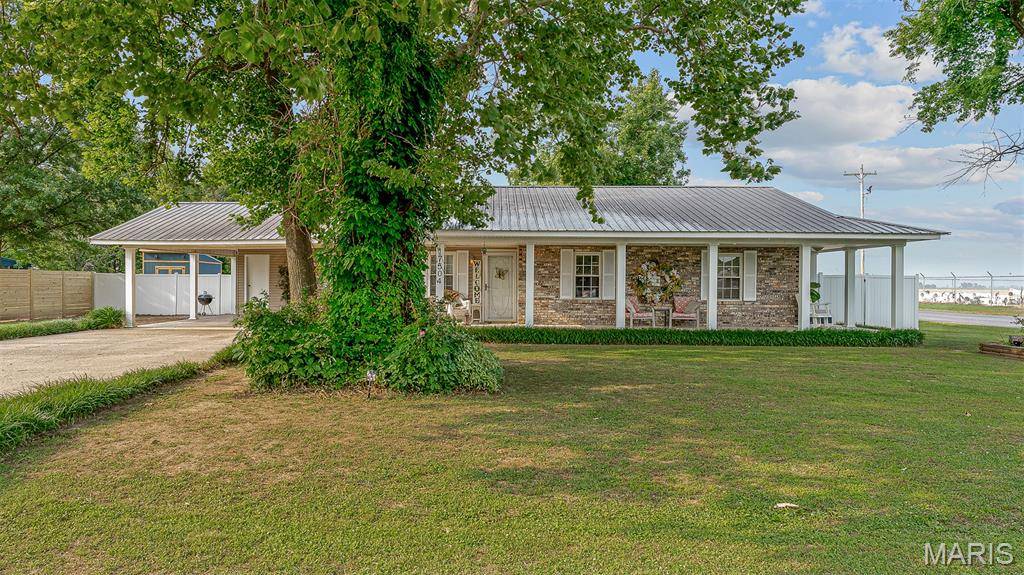 Kennett, MO 63857,17504 Division ST