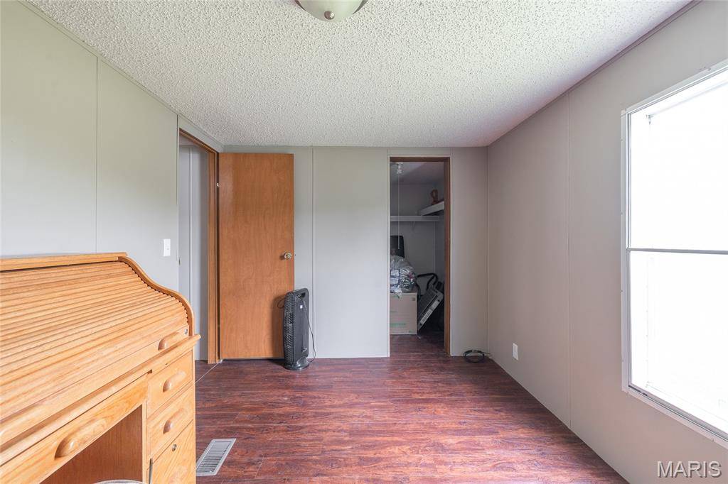 Richland, MO 65556,24660 Rolling Hills LN