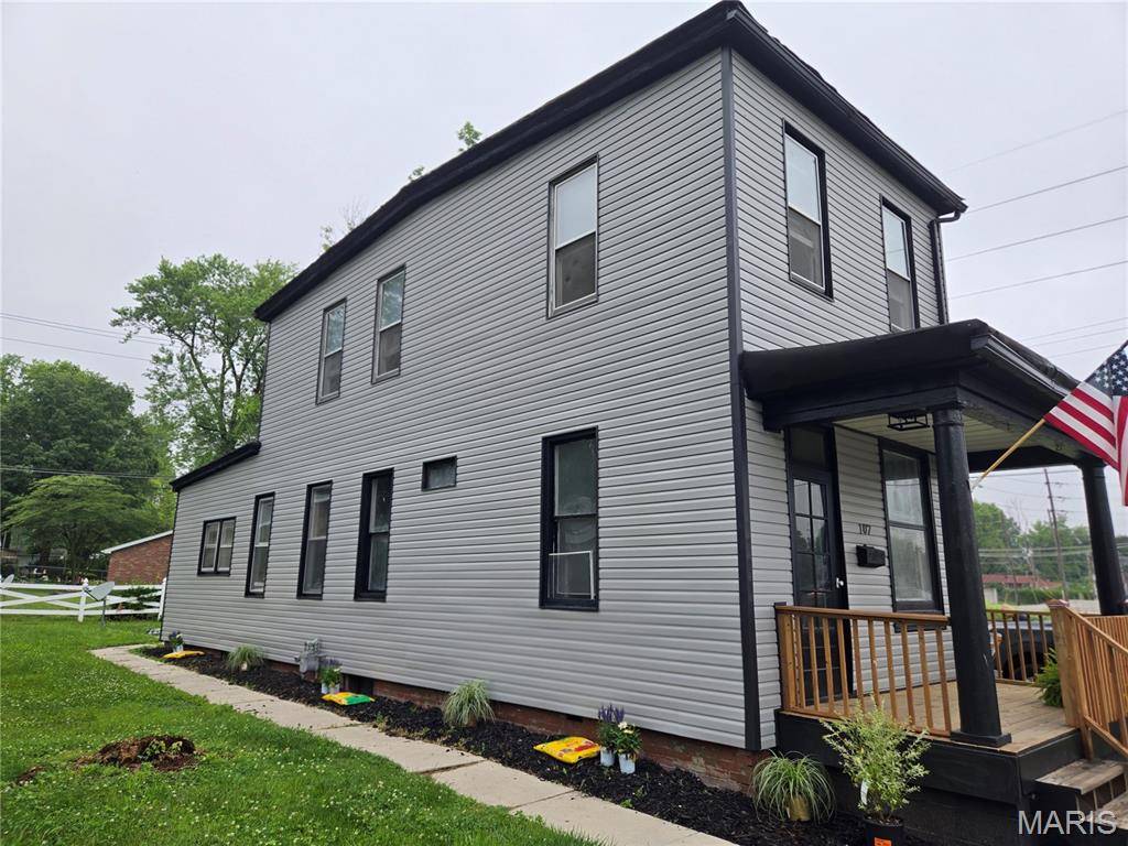 Belleville, IL 62226,107 N 18th ST