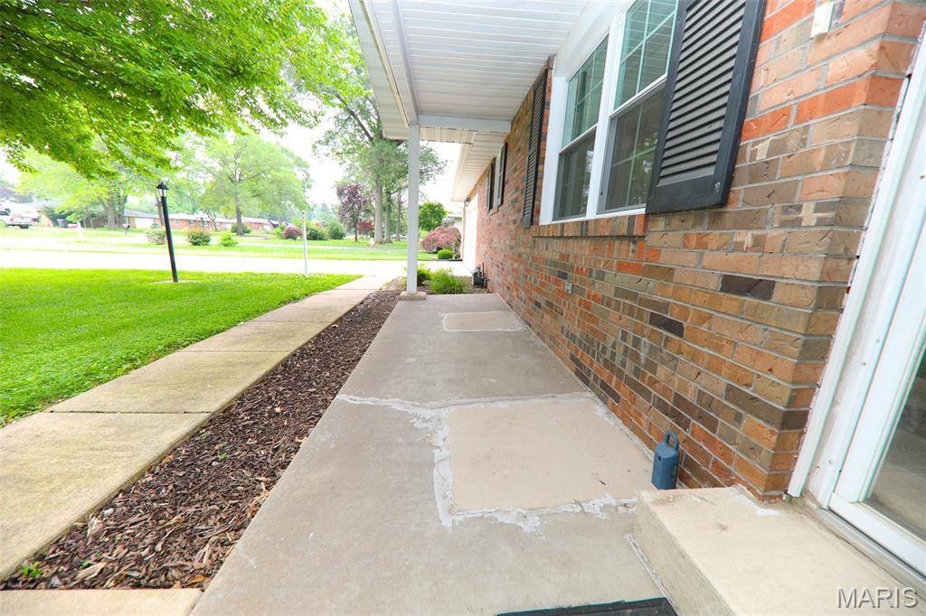 Granite City, IL 62040,305 Warson LN