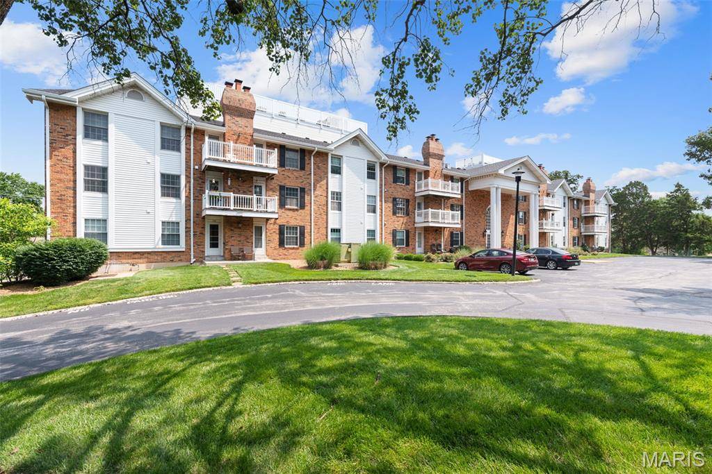 Ellisville, MO 63011,312 Clayton Crossing DR #301