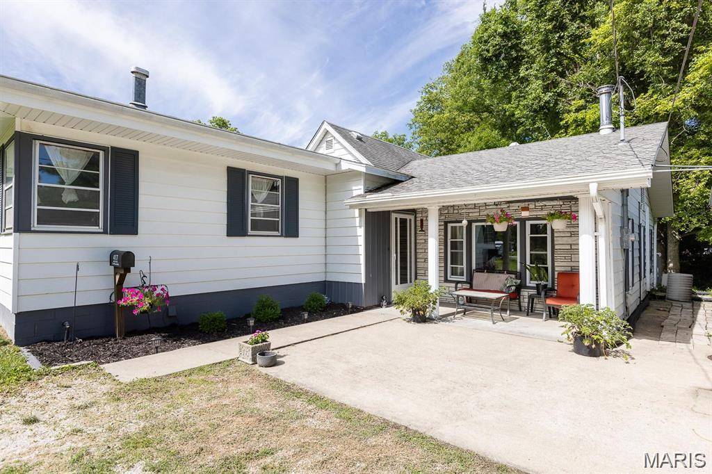 Mascoutah, IL 62258,417 N JOHN ST