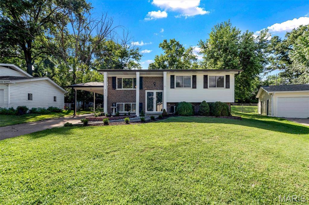 Ballwin, MO 63021,321 Fairview CT