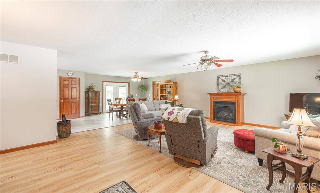Sullivan, MO 63080,8 Sherwood LN