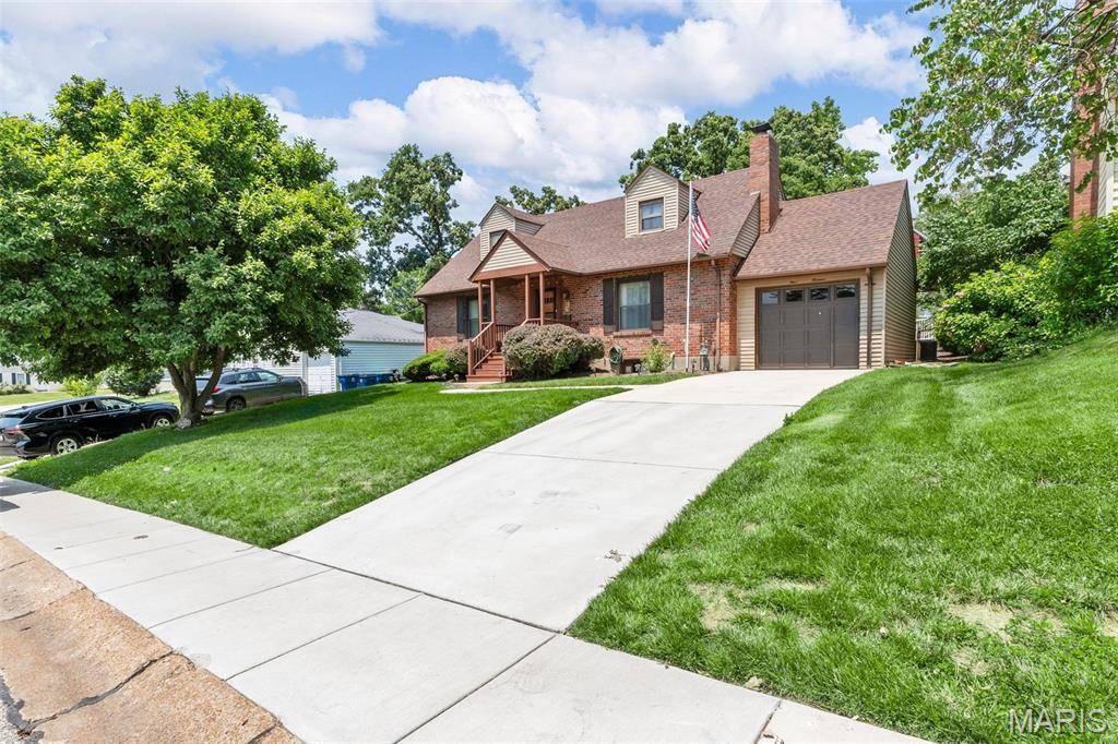 St Louis, MO 63126,914 Trelane AVE
