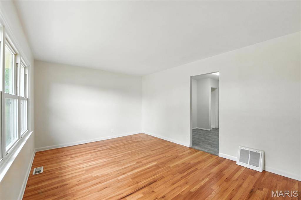 Affton, MO 63123,9916 Jan DR