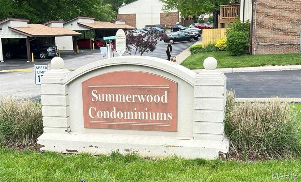 Florissant, MO 63033,1670 Summer Run DR #23
