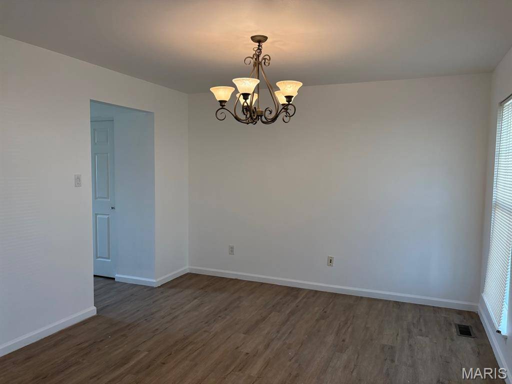 Florissant, MO 63034,15472 Jost Main ST