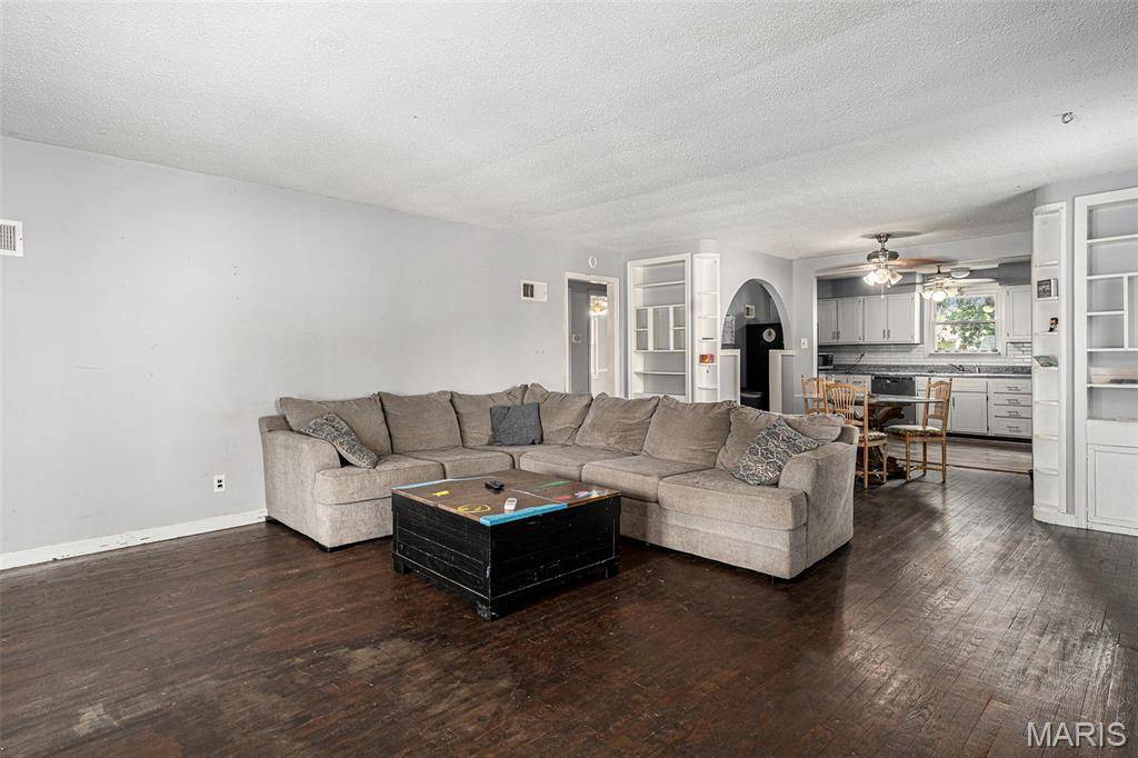 Valley Park, MO 63088,530 Leonard AVE