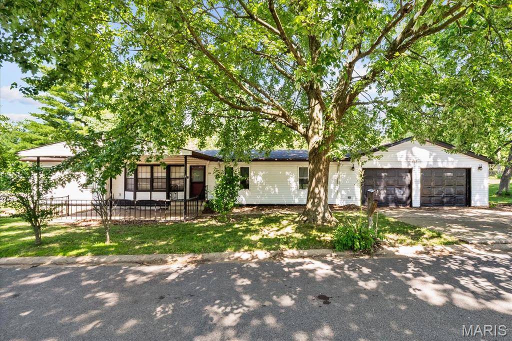 Belleville, IL 62220,18 Periwinkle CIR